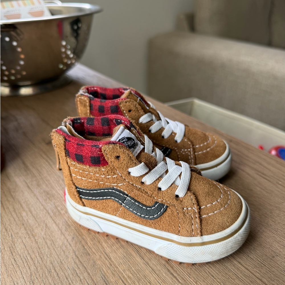 Vans baby High-Top Suede Sneakers in Brown with Red Plaid